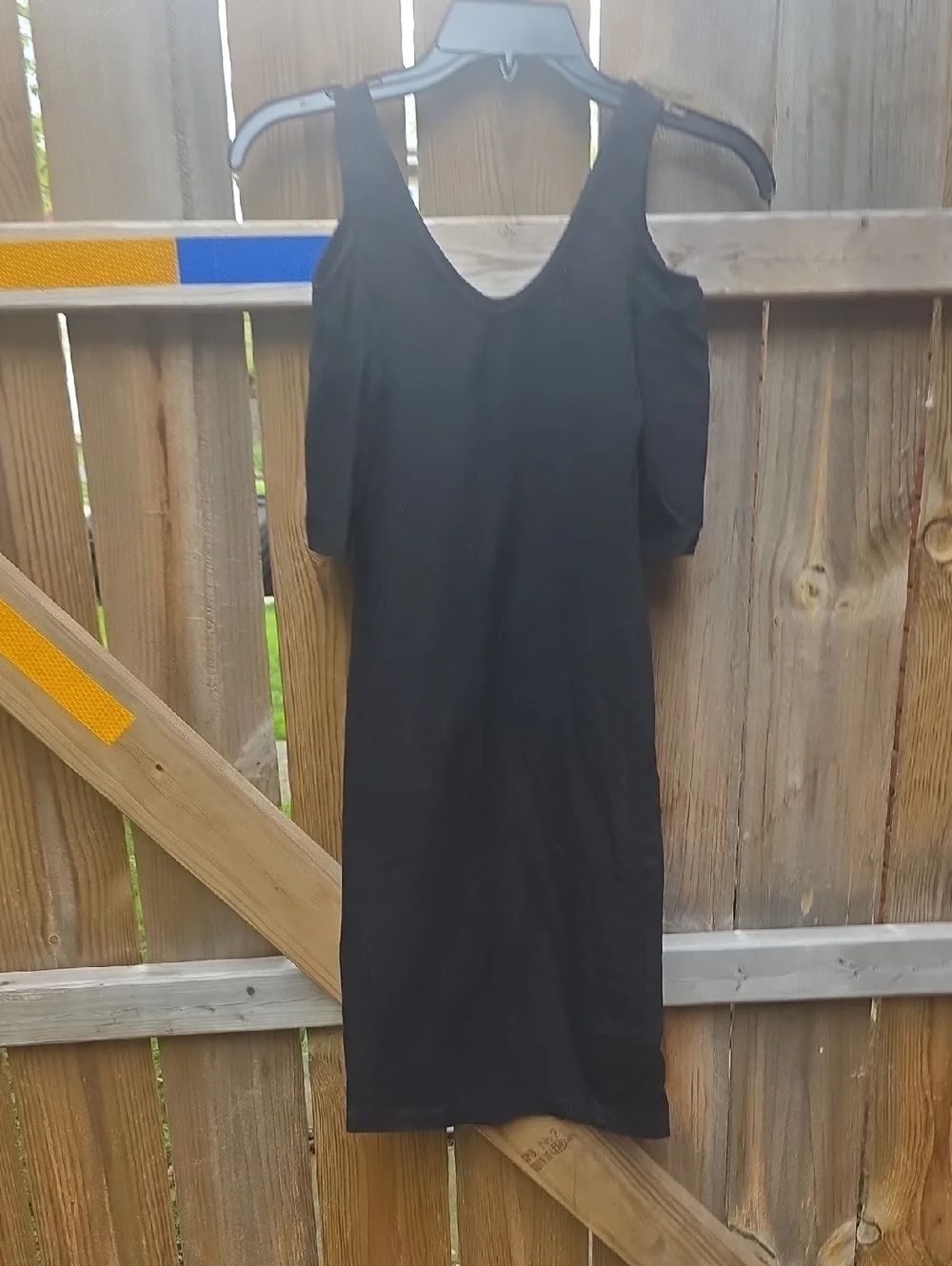 ZenanaβOutfitters Black Cold-Shoulder Midi Dress